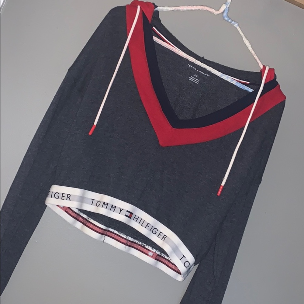 UO x Tommy Hilfiger Cropped Hoodie
